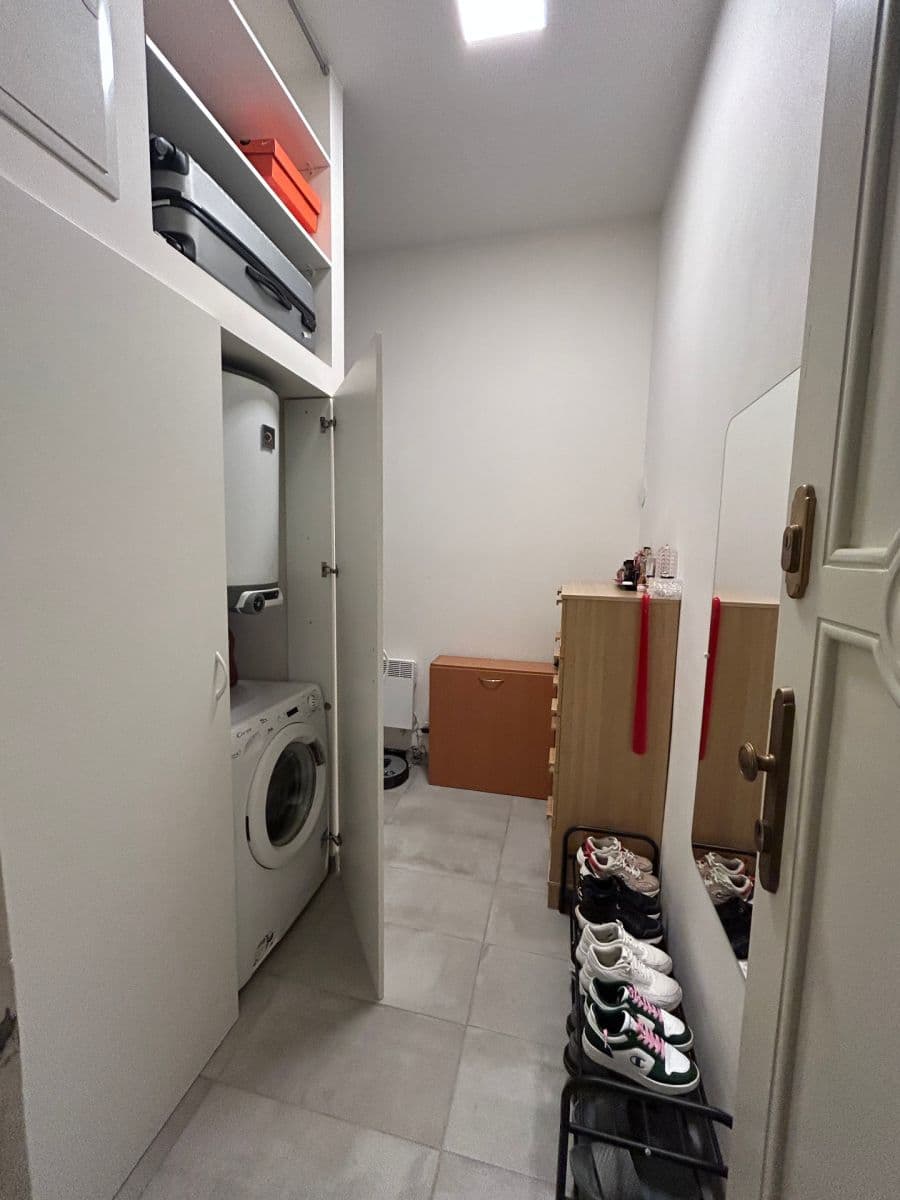 Prenájom bytu 1-izbový 34 m², Růžová, Praha, Praha Prenájom bytu 1-izbový 34 m², Růžová, Praha, Praha