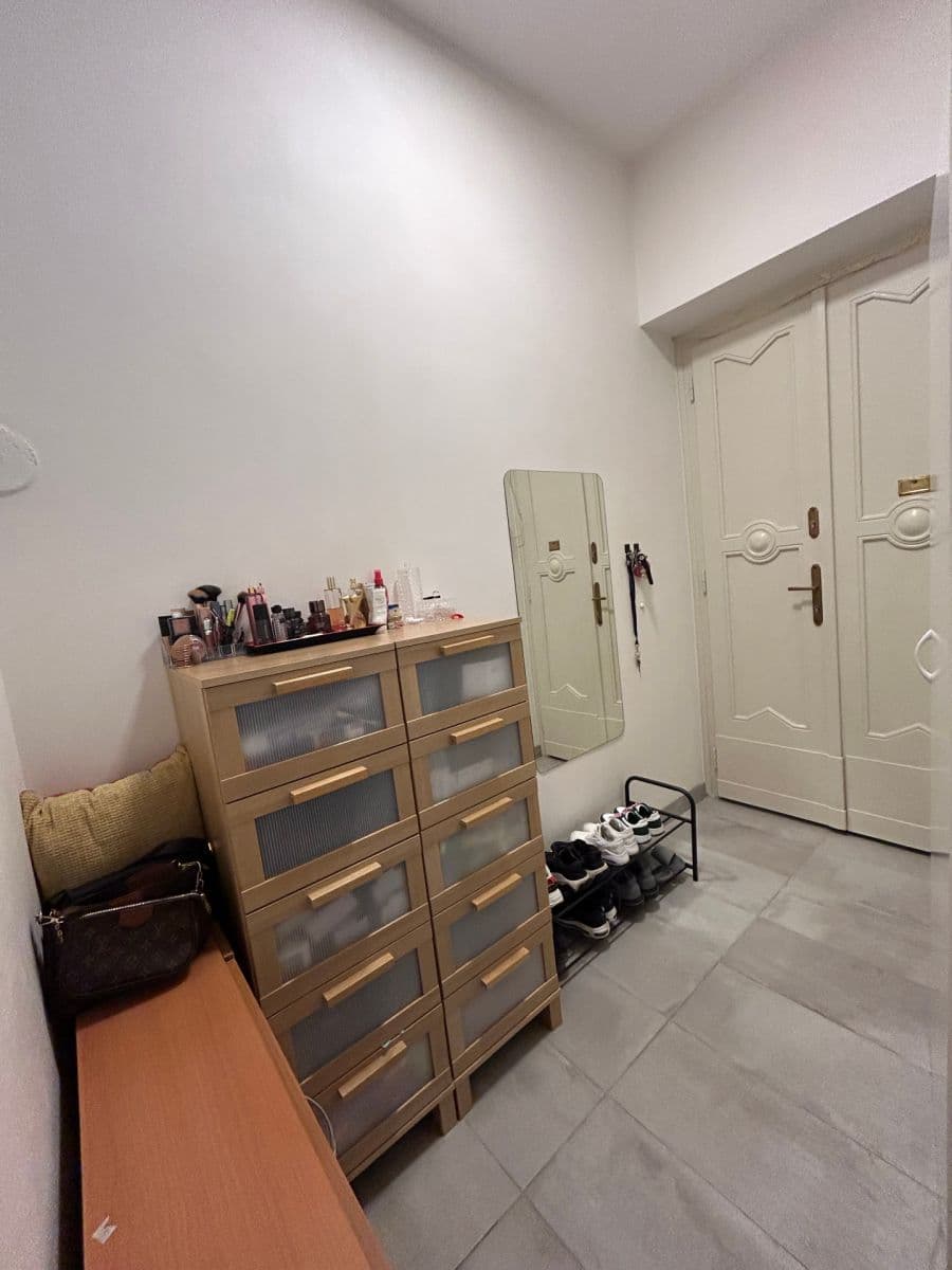 Prenájom bytu 1-izbový 34 m², Růžová, Praha, Praha Prenájom bytu 1-izbový 34 m², Růžová, Praha, Praha