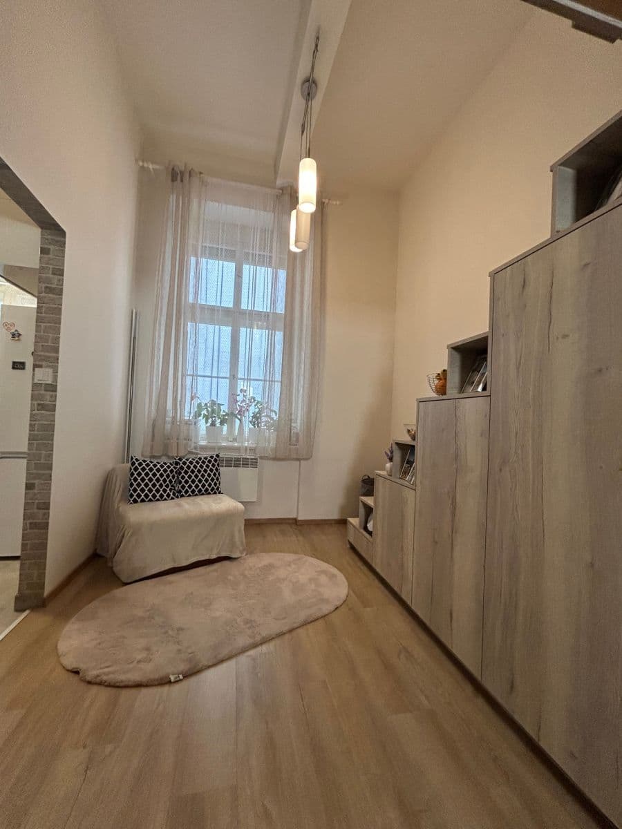 Prenájom bytu 1-izbový 34 m², Růžová, Praha, Praha Prenájom bytu 1-izbový 34 m², Růžová, Praha, Praha