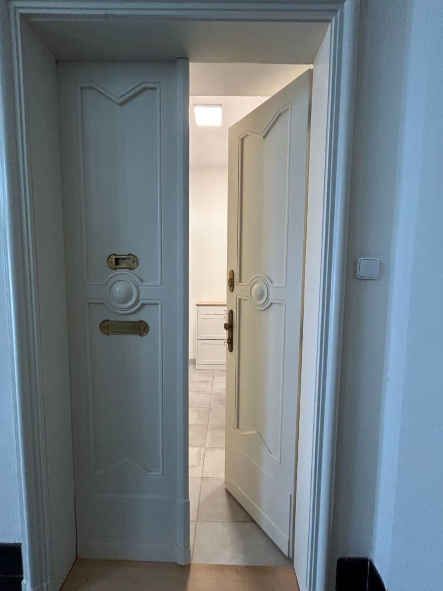 Prenájom bytu 1-izbový 34 m², Růžová, Praha, Praha Prenájom bytu 1-izbový 34 m², Růžová, Praha, Praha