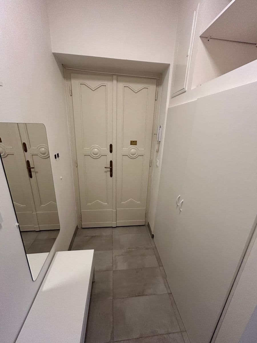 Prenájom bytu 1-izbový 34 m², Růžová, Praha, Praha Prenájom bytu 1-izbový 34 m², Růžová, Praha, Praha