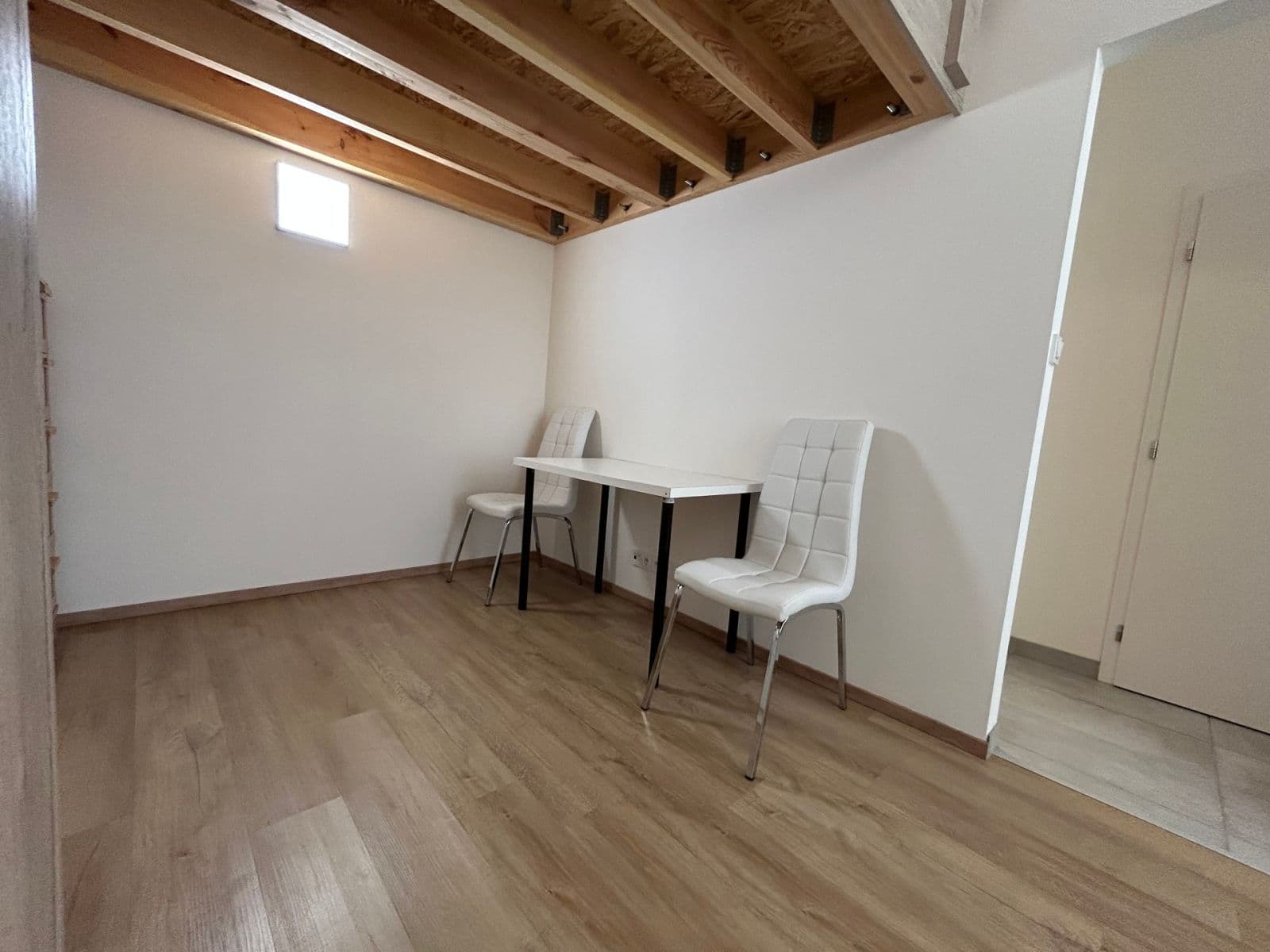 Prenájom bytu 1-izbový 34 m², Růžová, Praha, Praha Prenájom bytu 1-izbový 34 m², Růžová, Praha, Praha