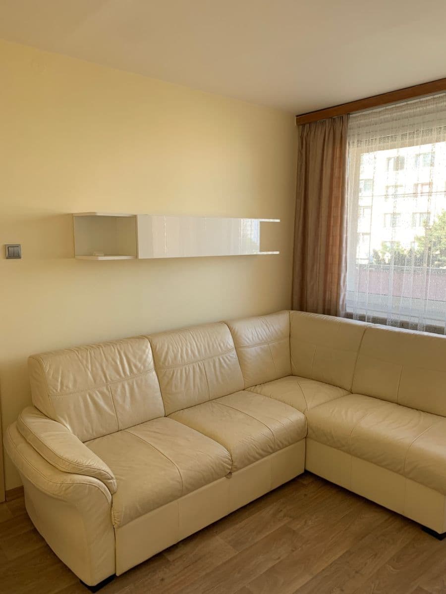 Prenájom bytu 3-izbový 90 m², Hněvkovského, Praha, Praha Prenájom bytu 3-izbový 90 m², Hněvkovského, Praha, Praha