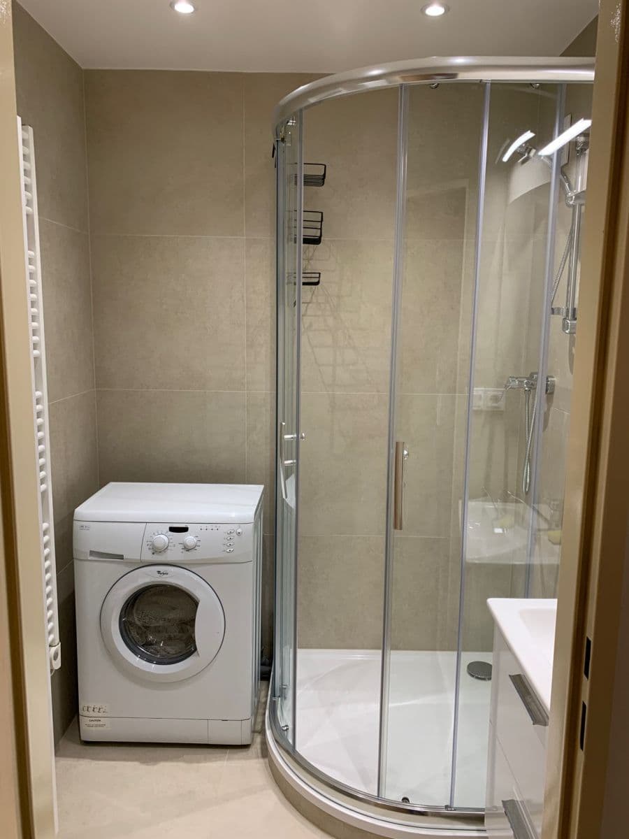 Prenájom bytu 3-izbový 90 m², Hněvkovského, Praha, Praha Prenájom bytu 3-izbový 90 m², Hněvkovského, Praha, Praha