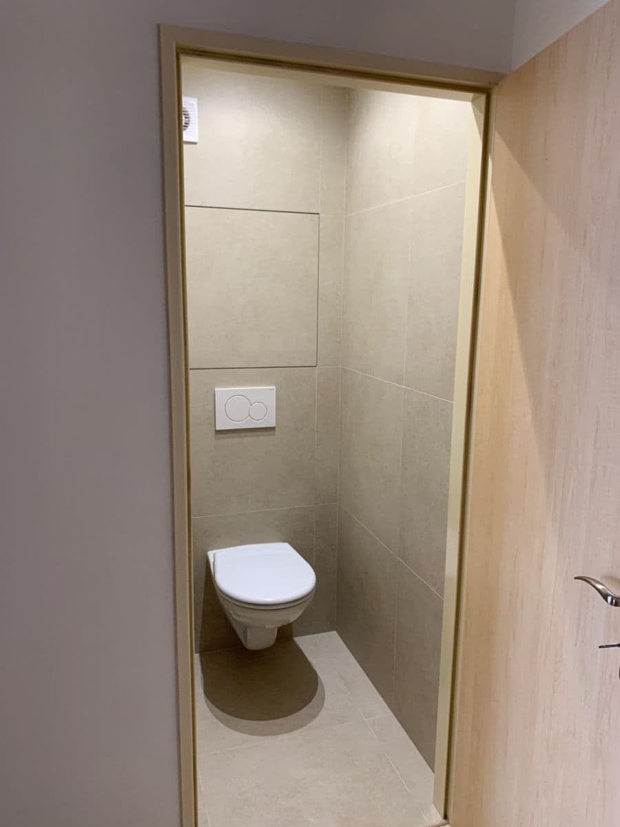 Prenájom bytu 3-izbový 90 m², Hněvkovského, Praha, Praha Prenájom bytu 3-izbový 90 m², Hněvkovského, Praha, Praha