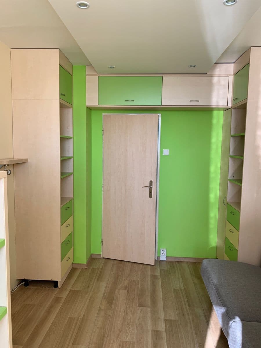 Prenájom bytu 3-izbový 90 m², Hněvkovského, Praha, Praha Prenájom bytu 3-izbový 90 m², Hněvkovského, Praha, Praha