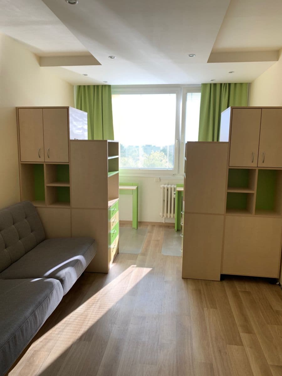 Prenájom bytu 3-izbový 90 m², Hněvkovského, Praha, Praha Prenájom bytu 3-izbový 90 m², Hněvkovského, Praha, Praha