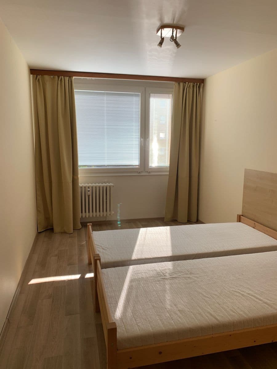 Prenájom bytu 3-izbový 90 m², Hněvkovského, Praha, Praha Prenájom bytu 3-izbový 90 m², Hněvkovského, Praha, Praha