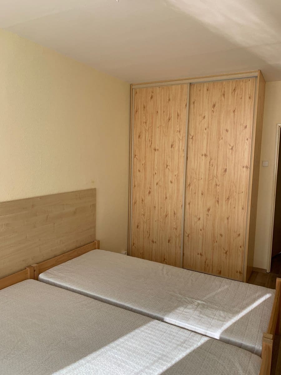 Prenájom bytu 3-izbový 90 m², Hněvkovského, Praha, Praha Prenájom bytu 3-izbový 90 m², Hněvkovského, Praha, Praha