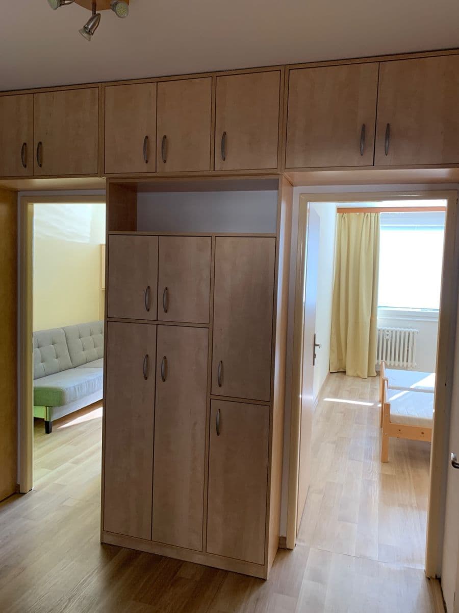 Prenájom bytu 3-izbový 90 m², Hněvkovského, Praha, Praha Prenájom bytu 3-izbový 90 m², Hněvkovského, Praha, Praha
