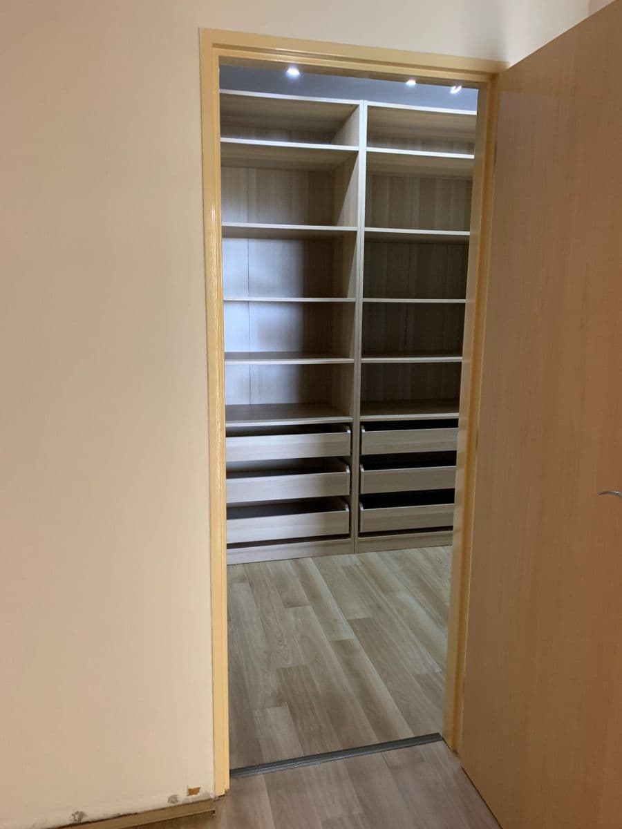 Prenájom bytu 3-izbový 90 m², Hněvkovského, Praha, Praha Prenájom bytu 3-izbový 90 m², Hněvkovského, Praha, Praha
