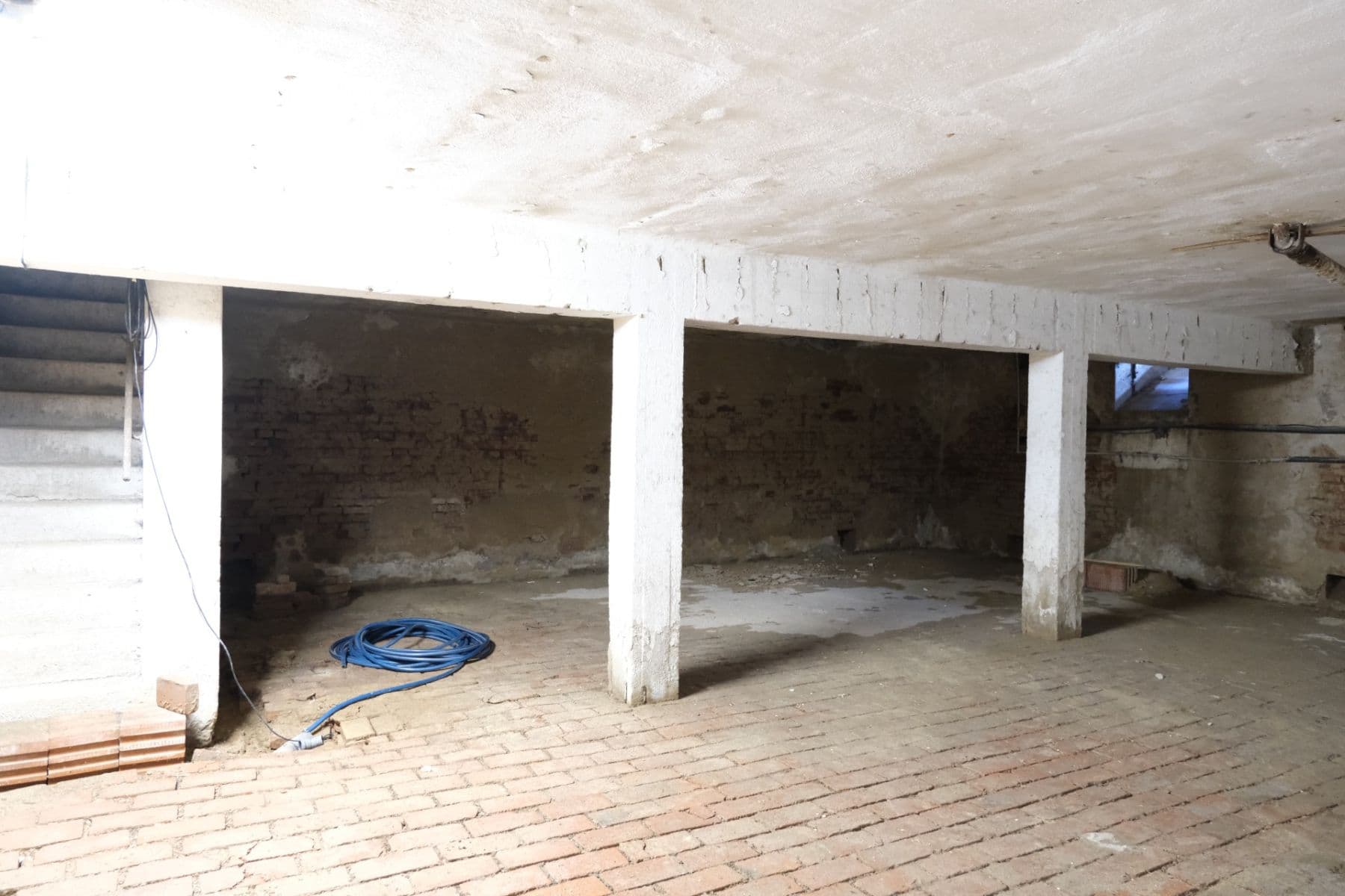Predaj domu 2.280 m², pozemek 9.733 m², Kramolín, Kraj Vysočina Predaj domu 2.280 m², pozemek 9.733 m², Kramolín, Kraj Vysočina