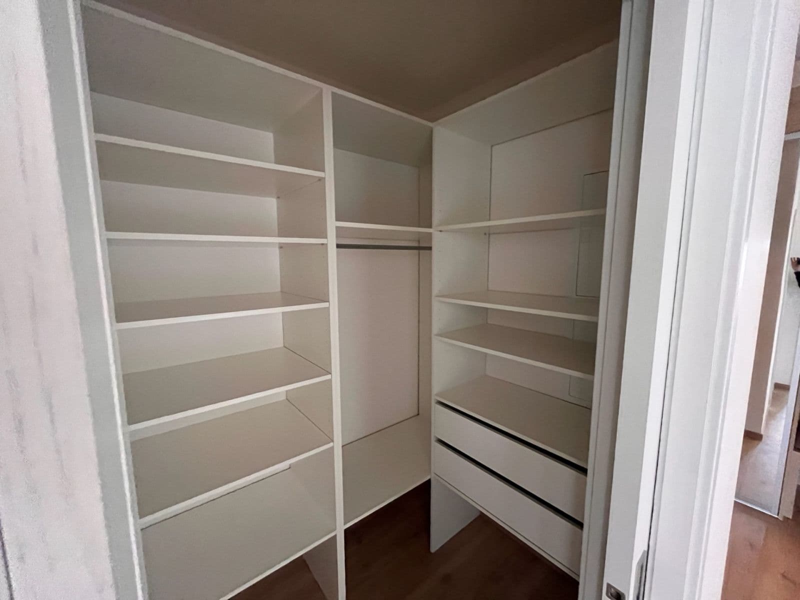 Prenájom bytu 2-izbový 59 m², Drahňovická, Praha, Praha Prenájom bytu 2-izbový 59 m², Drahňovická, Praha, Praha
