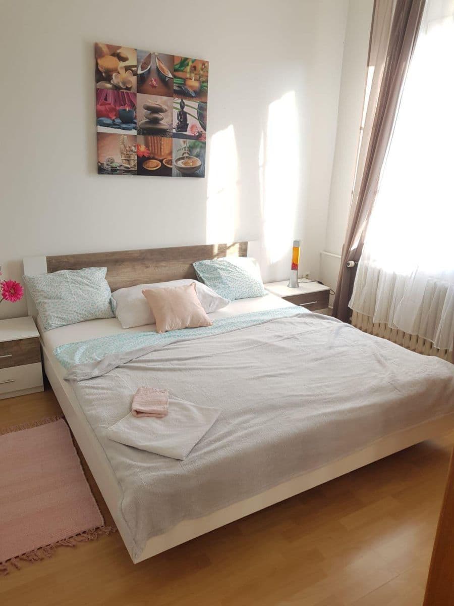 Prenájom bytu 2-izbový 95 m², U Waltrovky, Praha, Praha Prenájom bytu 2-izbový 95 m², U Waltrovky, Praha, Praha