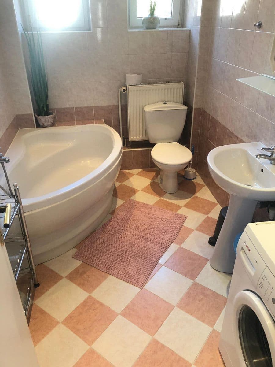 Prenájom bytu 2-izbový 95 m², U Waltrovky, Praha, Praha Prenájom bytu 2-izbový 95 m², U Waltrovky, Praha, Praha