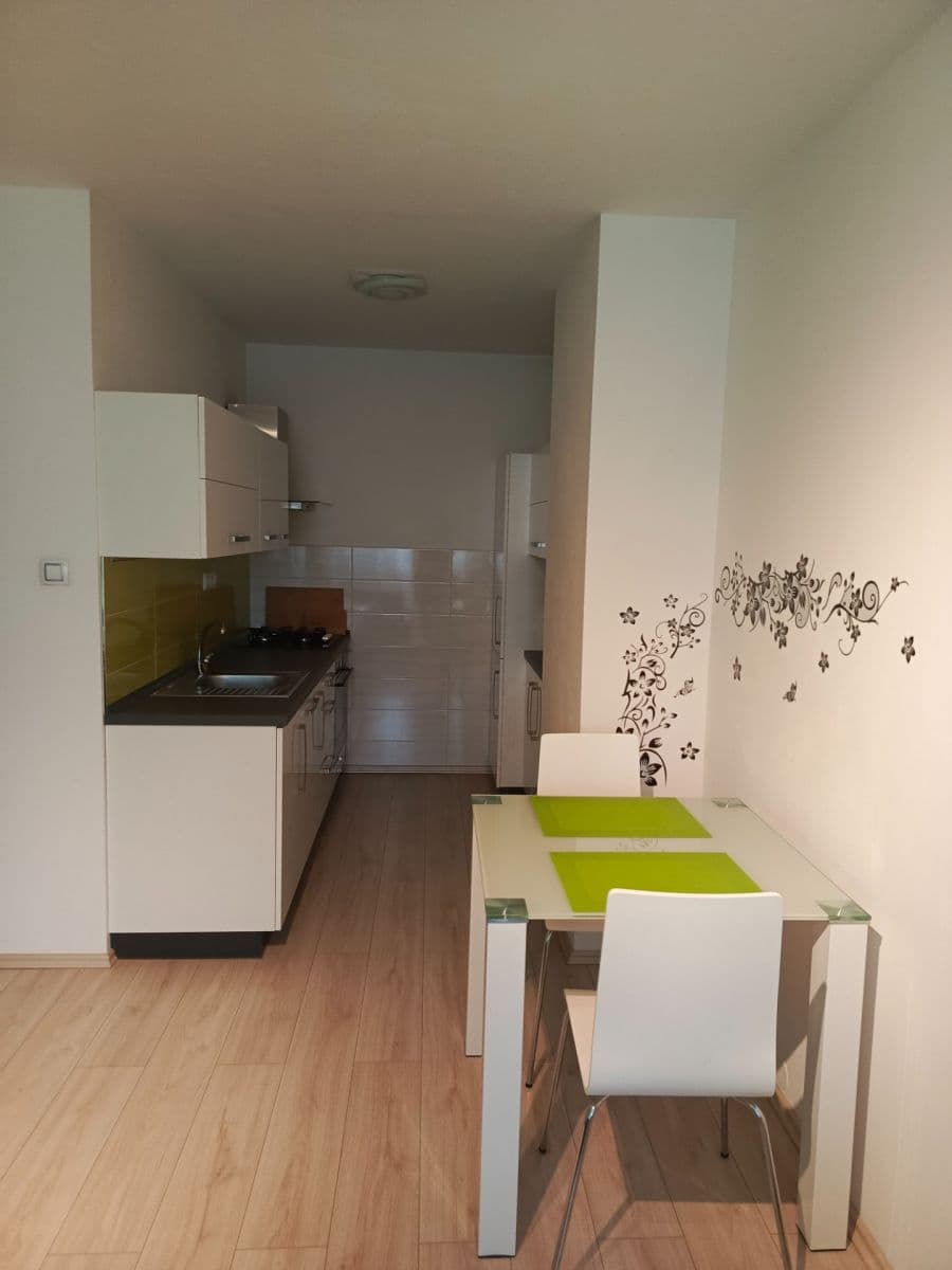Prenájom bytu 2-izbový 40 m², Na Jarově, Praha, Praha Prenájom bytu 2-izbový 40 m², Na Jarově, Praha, Praha