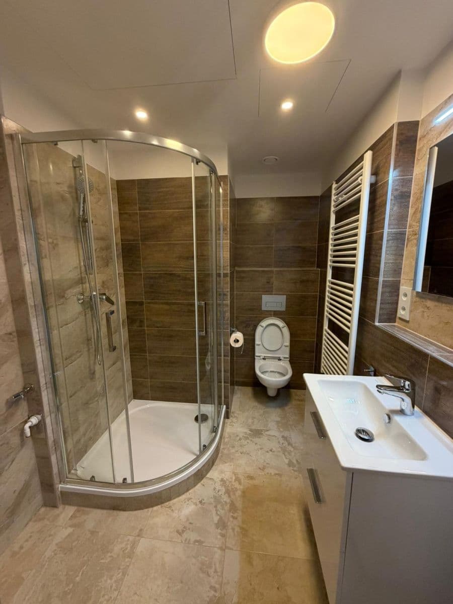 Prenájom bytu 1-izbový 30 m², U Továren, Praha, Praha Prenájom bytu 1-izbový 30 m², U Továren, Praha, Praha
