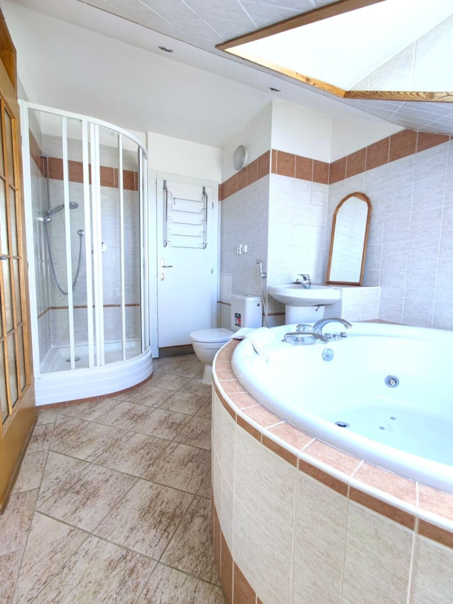 Prenájom bytu 5-izbový 146 m², Sulova, Praha, Praha Prenájom bytu 5-izbový 146 m², Sulova, Praha, Praha