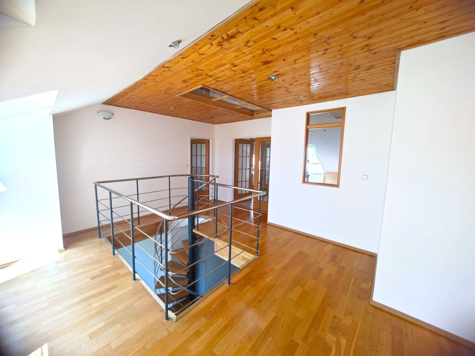 Prenájom bytu 5-izbový 146 m², Sulova, Praha, Praha Prenájom bytu 5-izbový 146 m², Sulova, Praha, Praha
