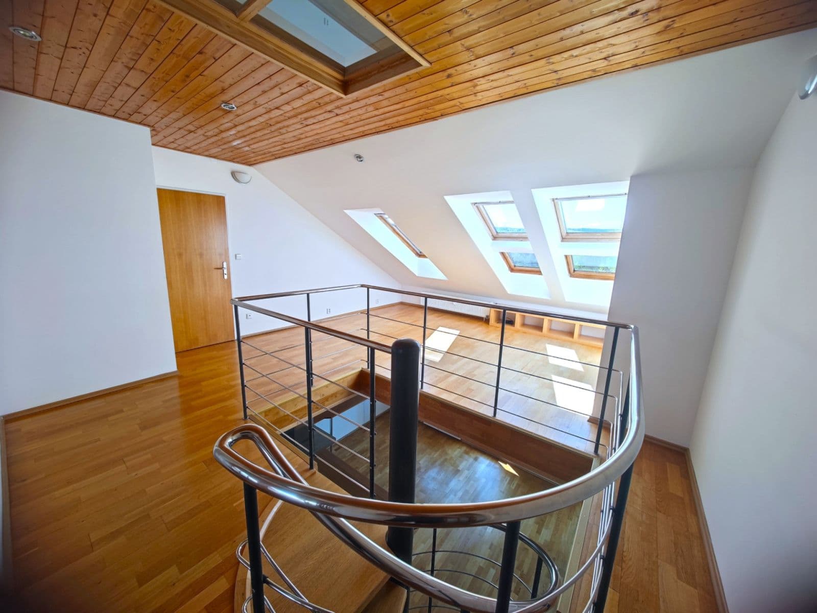 Prenájom bytu 5-izbový 146 m², Sulova, Praha, Praha Prenájom bytu 5-izbový 146 m², Sulova, Praha, Praha