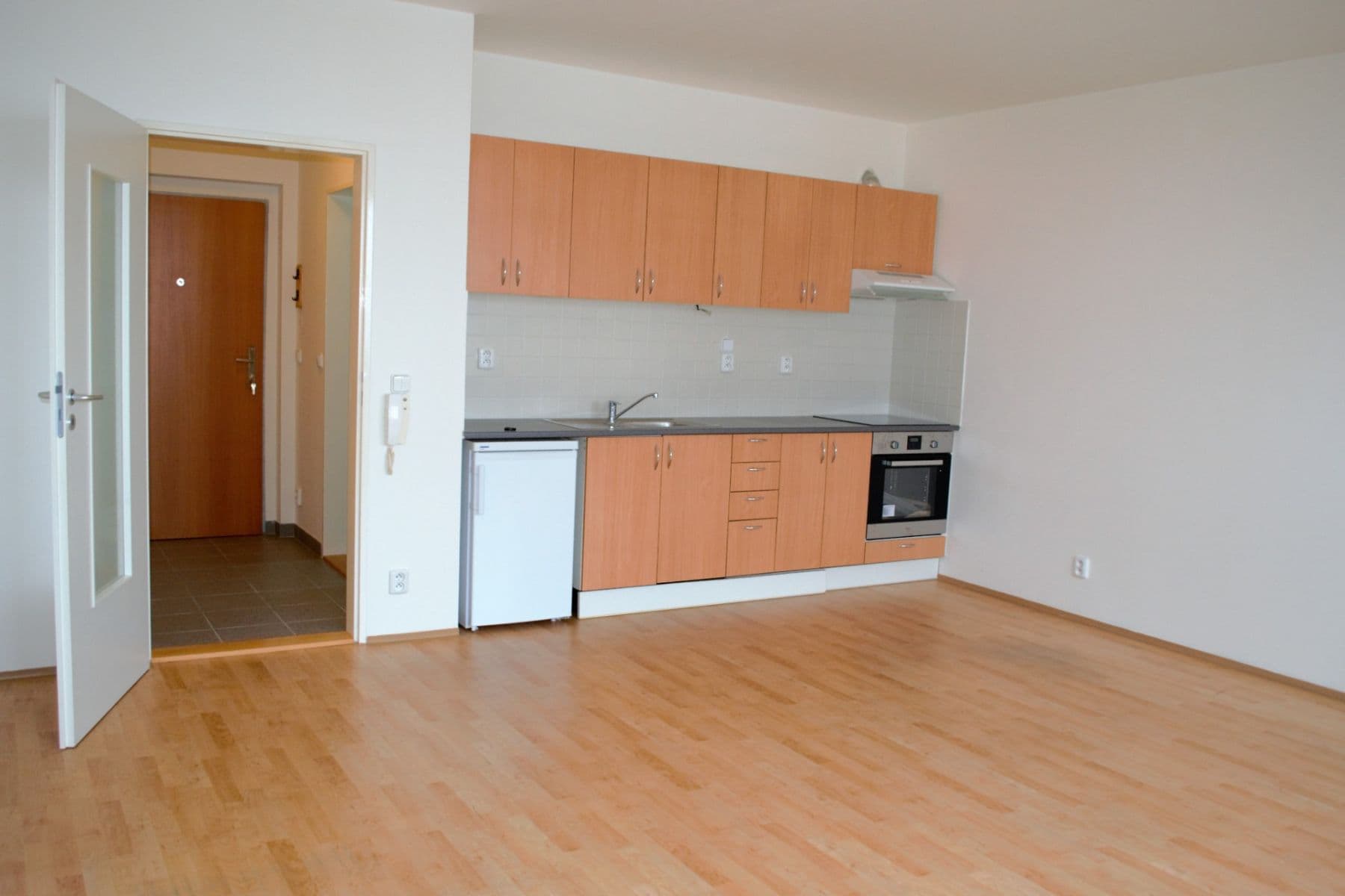 Prenájom bytu 1-izbový 35 m², Sluneční náměstí, Praha, Praha Prenájom bytu 1-izbový 35 m², Sluneční náměstí, Praha, Praha