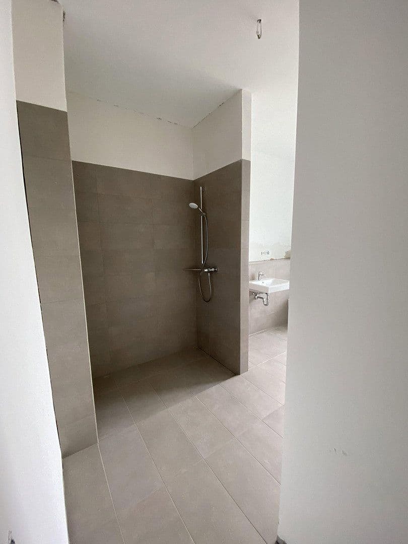 Prenájom bytu 3-izbový 128 m², Wennigsen (Deister), Dolné Sasko Prenájom bytu 3-izbový 128 m², Wennigsen (Deister), Dolné Sasko