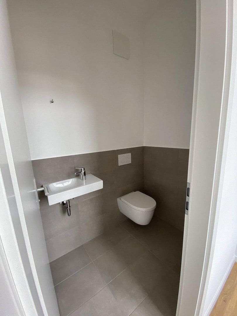 Prenájom bytu 3-izbový 128 m², Wennigsen (Deister), Dolné Sasko Prenájom bytu 3-izbový 128 m², Wennigsen (Deister), Dolné Sasko