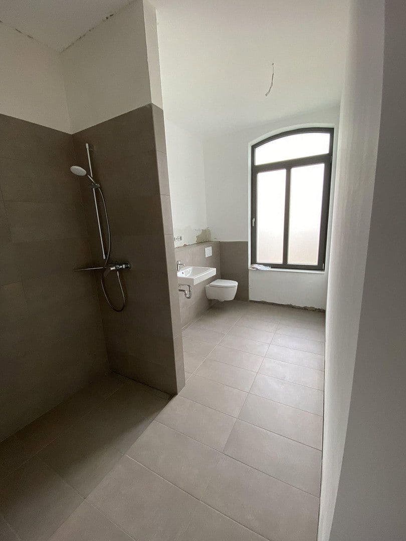 Prenájom bytu 3-izbový 128 m², Wennigsen (Deister), Dolné Sasko Prenájom bytu 3-izbový 128 m², Wennigsen (Deister), Dolné Sasko
