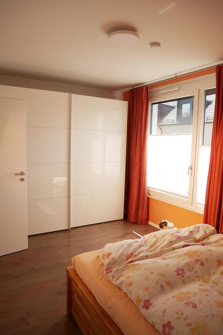 Predaj domu 145 m², pozemek 144 m², Helmut-Schmidt-Ring, Röthenbach an der Pegnitz, Bavorsko Predaj domu 145 m², pozemek 144 m², Helmut-Schmidt-Ring, Röthenbach an der Pegnitz, Bavorsko