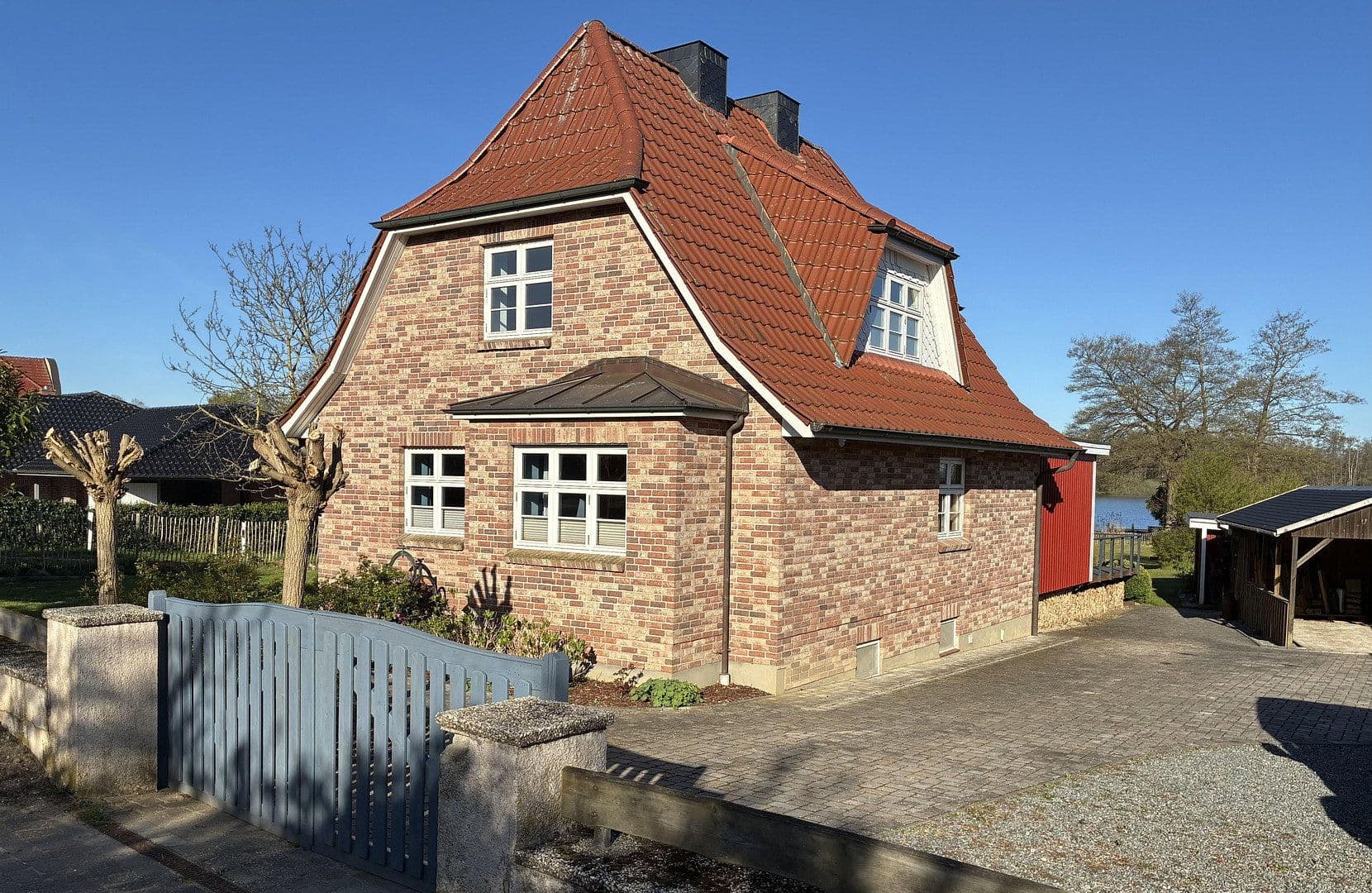 Predaj domu 186 m², pozemek 1.762 m², Bosau, Šlezvicko-Holštajnsko Predaj domu 186 m², pozemek 1.762 m², Bosau, Šlezvicko-Holštajnsko