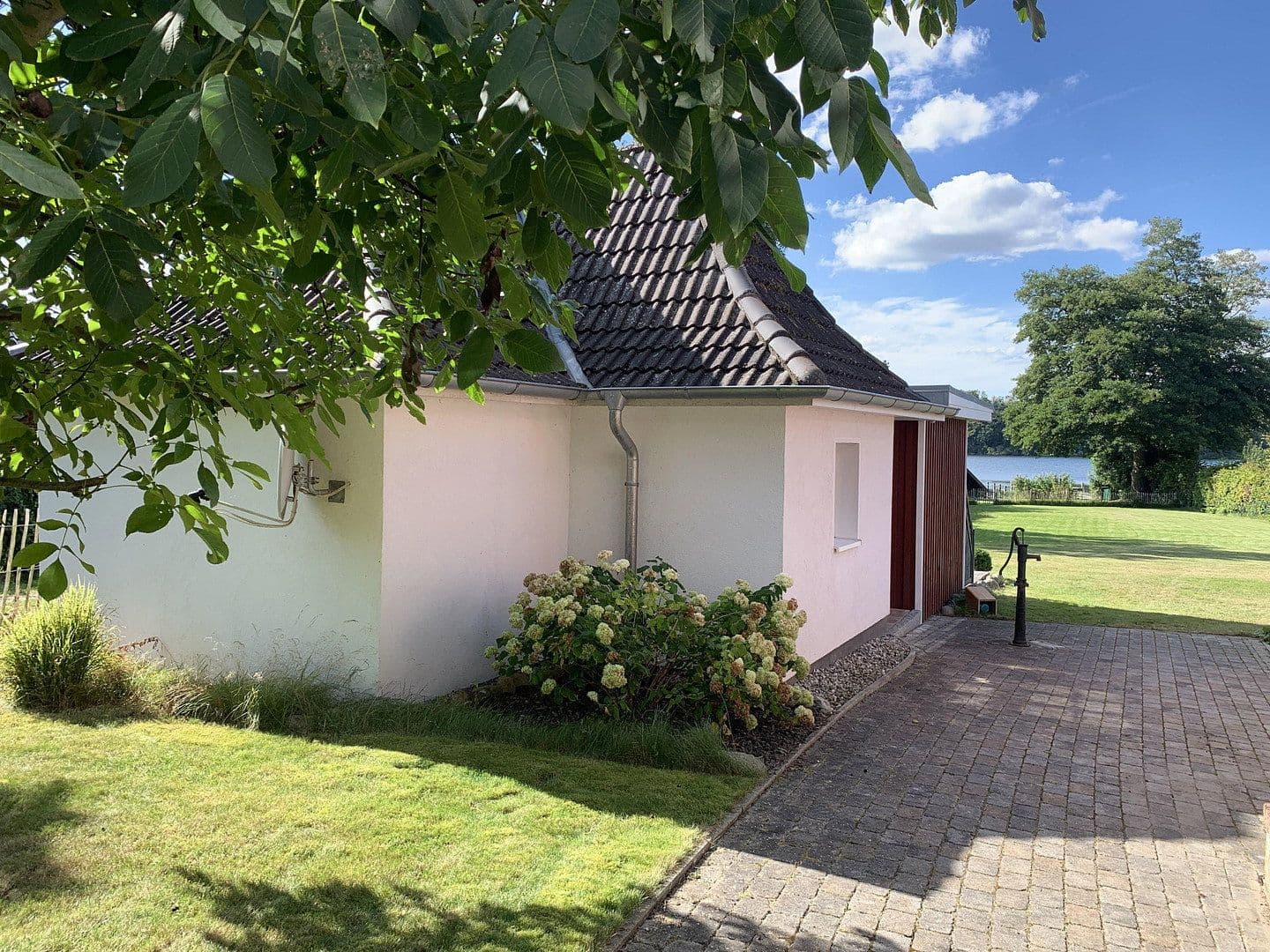Predaj domu 186 m², pozemek 1.762 m², Bosau, Šlezvicko-Holštajnsko Predaj domu 186 m², pozemek 1.762 m², Bosau, Šlezvicko-Holštajnsko