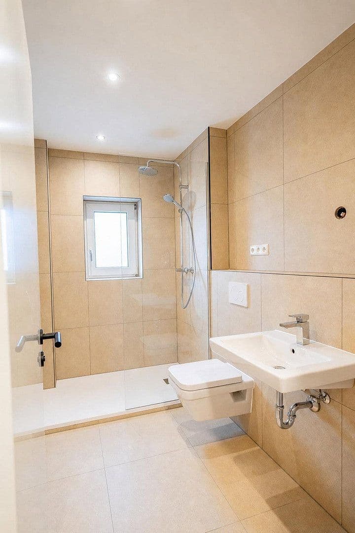 Predaj domu 140 m², pozemek 131 m², Hollerstraße 12, Koblenz, Porýnie-Falcko Predaj domu 140 m², pozemek 131 m², Hollerstraße 12, Koblenz, Porýnie-Falcko