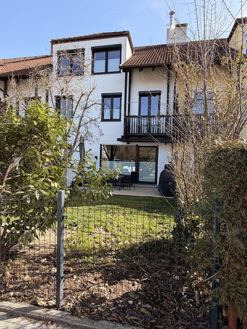 Predaj domu 130 m², pozemek 130 m², München, Bavorsko Predaj domu 130 m², pozemek 130 m², München, Bavorsko