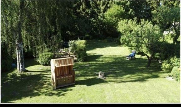 Predaj domu 220 m², pozemek 1.117 m², Hofholzallee 126, Kiel, Šlezvicko-Holštajnsko Predaj domu 220 m², pozemek 1.117 m², Hofholzallee 126, Kiel, Šlezvicko-Holštajnsko