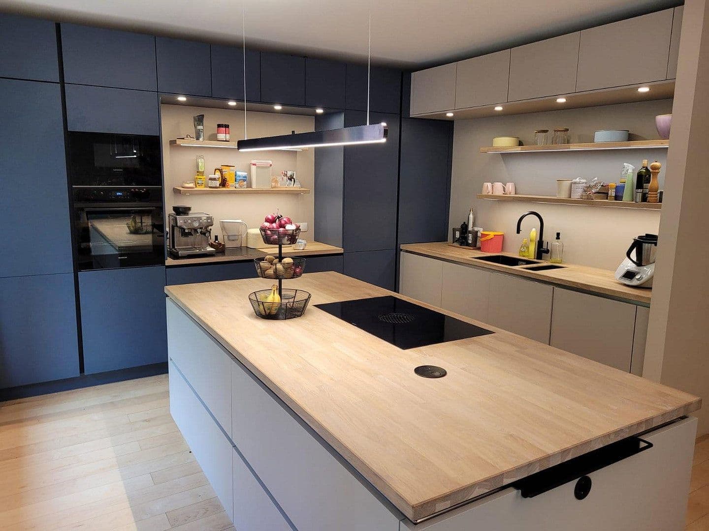 Predaj domu 220 m², pozemek 1.117 m², Hofholzallee 126, Kiel, Šlezvicko-Holštajnsko Predaj domu 220 m², pozemek 1.117 m², Hofholzallee 126, Kiel, Šlezvicko-Holštajnsko