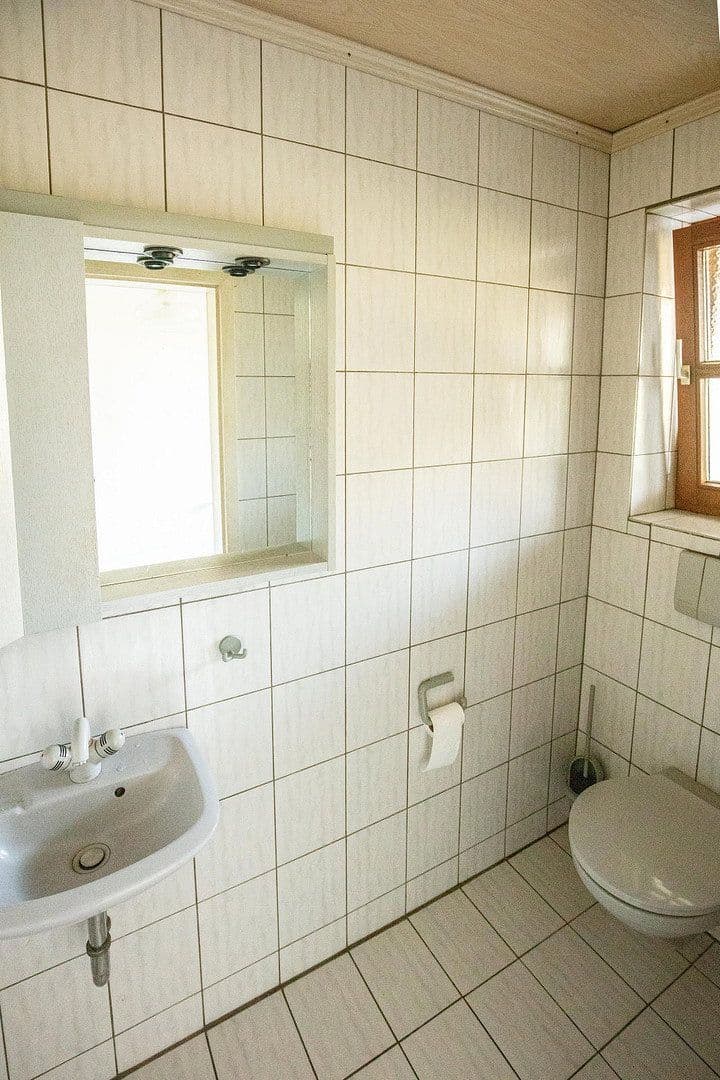 Predaj domu 135 m², pozemek 325 m², Schulstraße 20e, Großheirath, Bavorsko Predaj domu 135 m², pozemek 325 m², Schulstraße 20e, Großheirath, Bavorsko