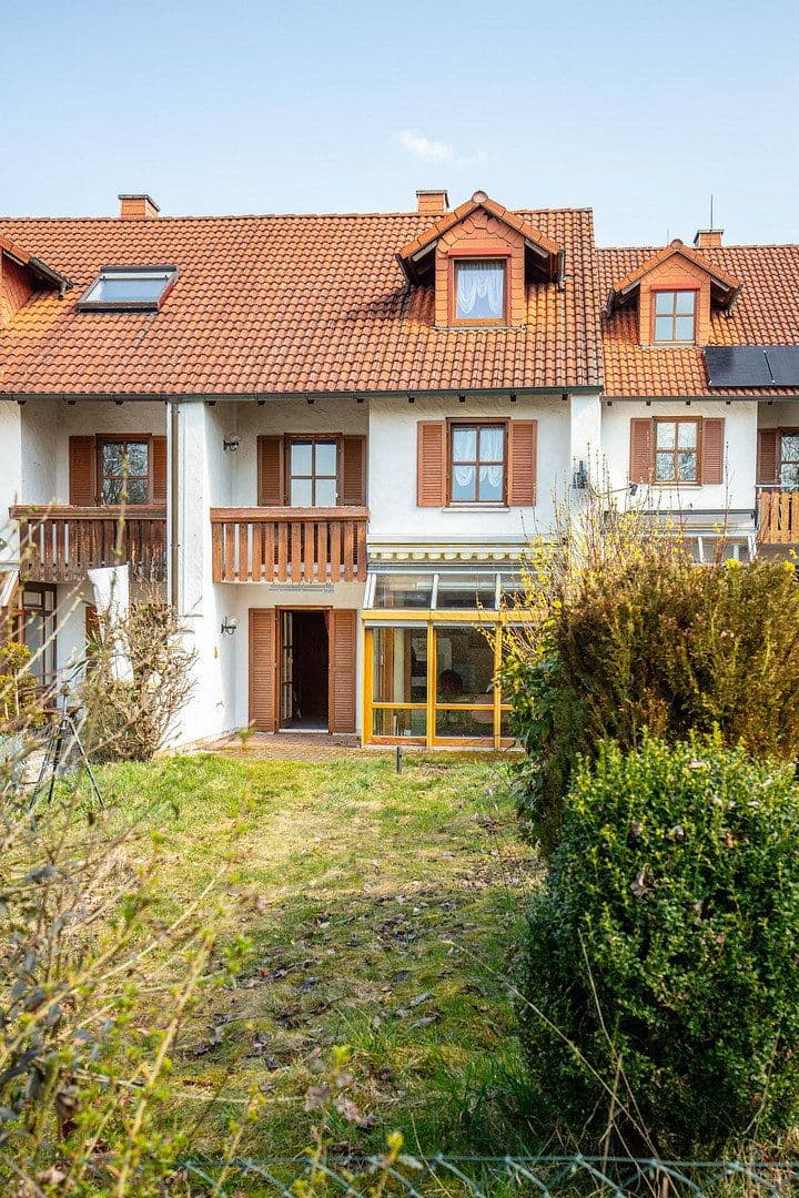 Predaj domu 135 m², pozemek 325 m², Schulstraße 20e, Großheirath, Bavorsko Predaj domu 135 m², pozemek 325 m², Schulstraße 20e, Großheirath, Bavorsko