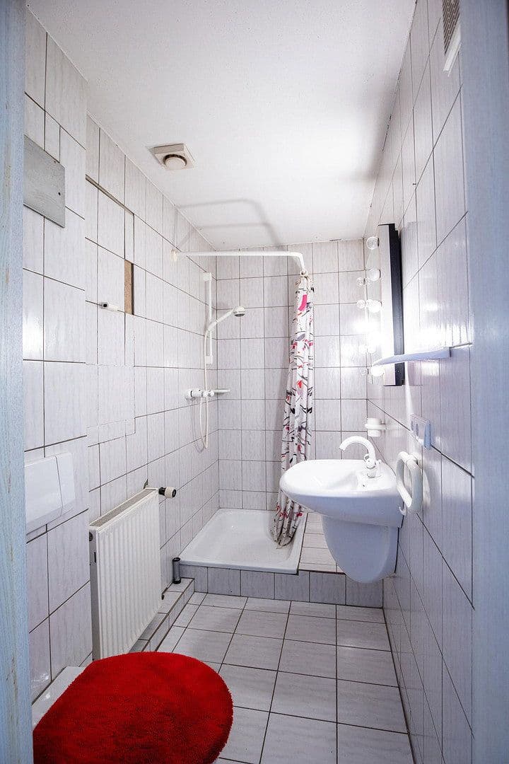 Predaj domu 135 m², pozemek 325 m², Schulstraße 20e, Großheirath, Bavorsko Predaj domu 135 m², pozemek 325 m², Schulstraße 20e, Großheirath, Bavorsko