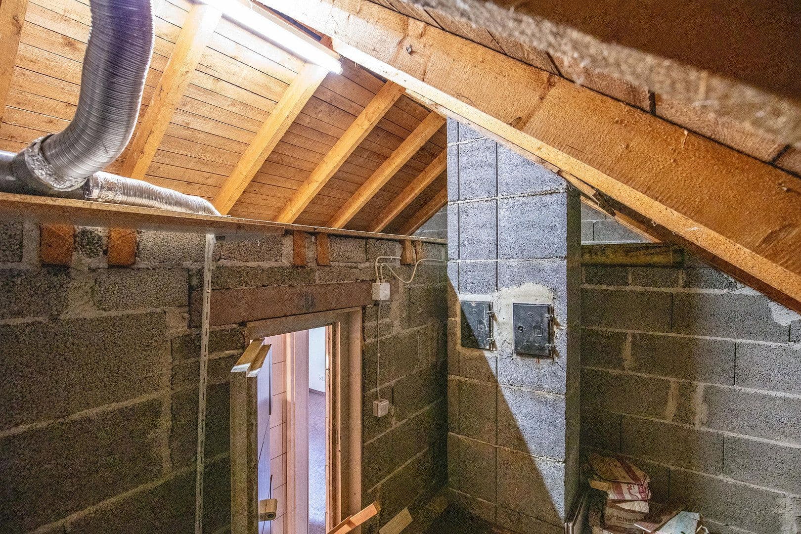 Predaj domu 135 m², pozemek 325 m², Schulstraße 20e, Großheirath, Bavorsko Predaj domu 135 m², pozemek 325 m², Schulstraße 20e, Großheirath, Bavorsko