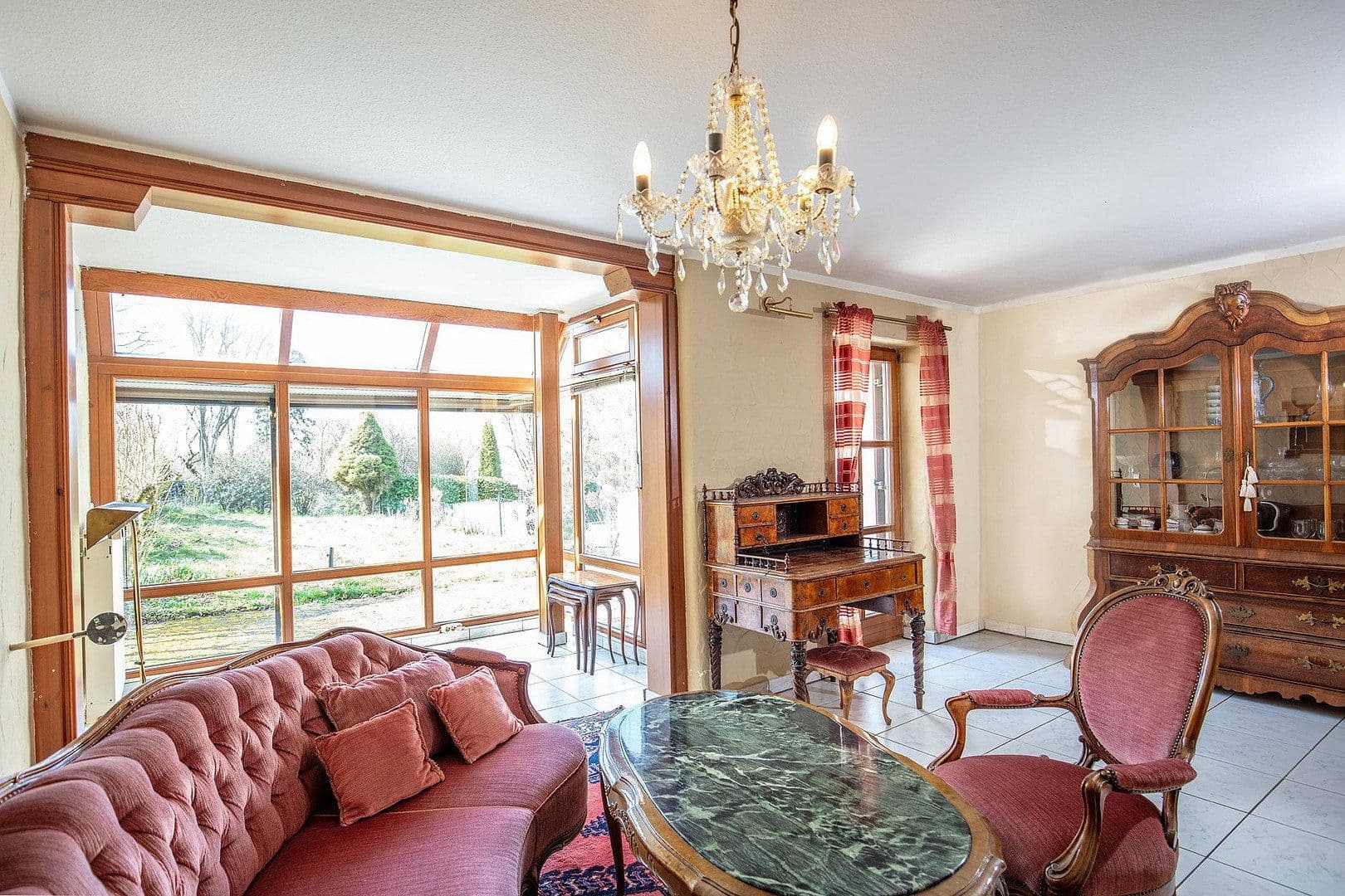 Predaj domu 135 m², pozemek 325 m², Schulstraße 20e, Großheirath, Bavorsko Predaj domu 135 m², pozemek 325 m², Schulstraße 20e, Großheirath, Bavorsko