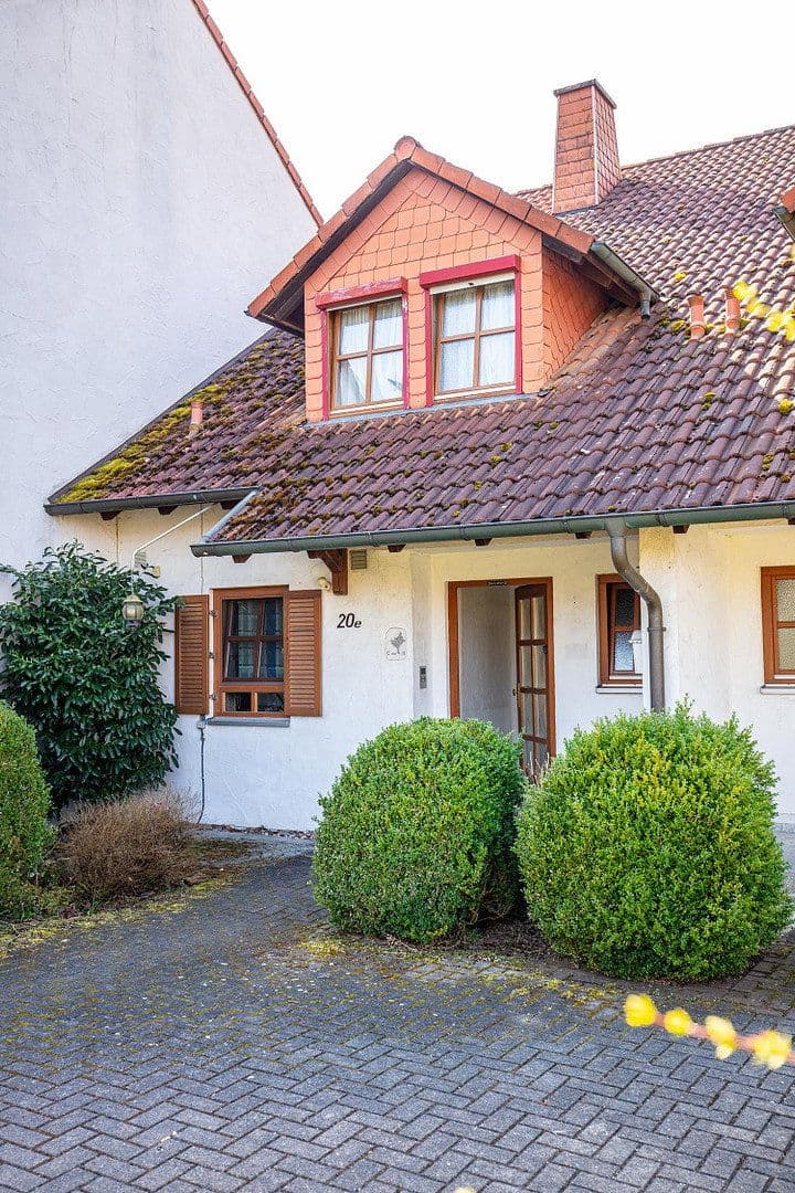 Predaj domu 135 m², pozemek 325 m², Schulstraße 20e, Großheirath, Bavorsko Predaj domu 135 m², pozemek 325 m², Schulstraße 20e, Großheirath, Bavorsko