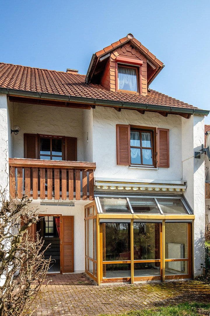 Predaj domu 135 m², pozemek 325 m², Schulstraße 20e, Großheirath, Bavorsko Predaj domu 135 m², pozemek 325 m², Schulstraße 20e, Großheirath, Bavorsko