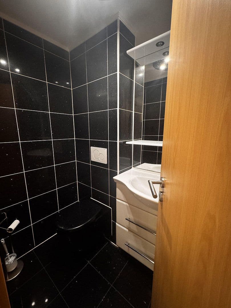 Prenájom bytu 6-izbový 150 m², Neuwied, Porýnie-Falcko Prenájom bytu 6-izbový 150 m², Neuwied, Porýnie-Falcko