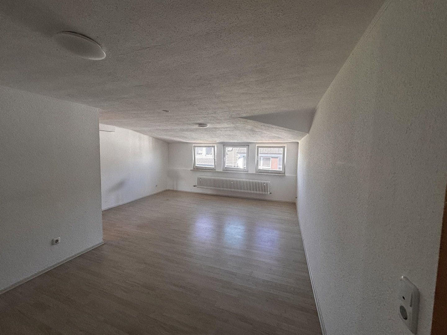 Prenájom bytu 6-izbový 150 m², Neuwied, Porýnie-Falcko Prenájom bytu 6-izbový 150 m², Neuwied, Porýnie-Falcko