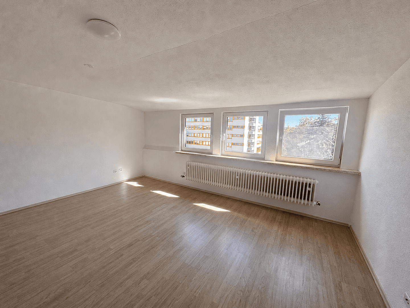 Prenájom bytu 6-izbový 150 m², Neuwied, Porýnie-Falcko Prenájom bytu 6-izbový 150 m², Neuwied, Porýnie-Falcko