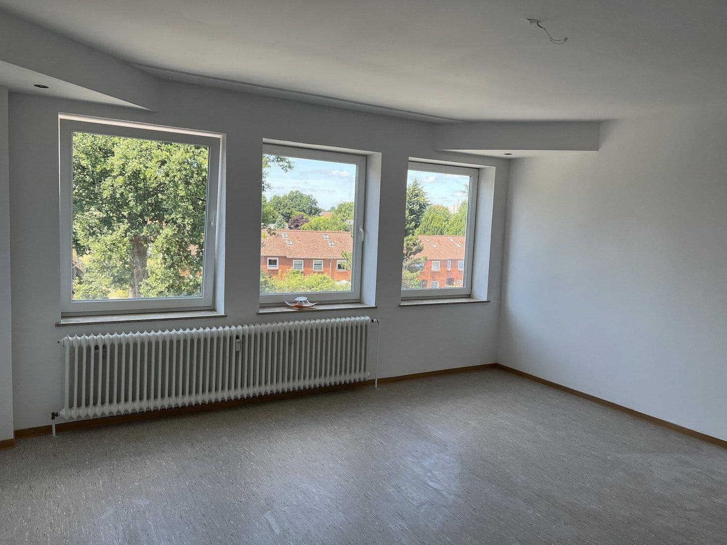 Prenájom bytu 2-izbový 60 m², Bergen, Dolné Sasko Prenájom bytu 2-izbový 60 m², Bergen, Dolné Sasko