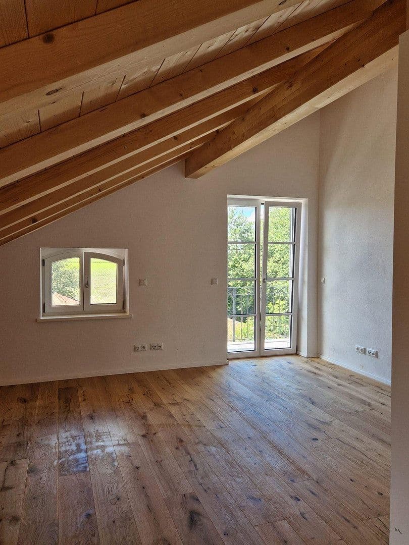 Prenájom bytu 4-izbový 140 m², Otto-Geist-Straße 17, Eiselfing, Bavorsko Prenájom bytu 4-izbový 140 m², Otto-Geist-Straße 17, Eiselfing, Bavorsko
