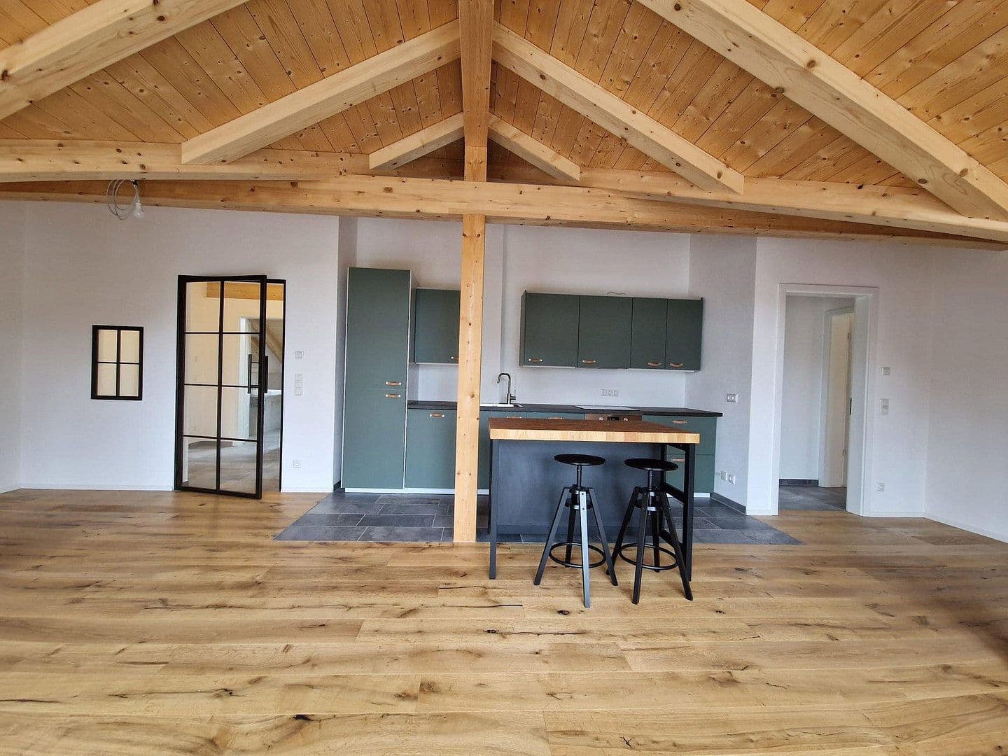 Prenájom bytu 4-izbový 140 m², Otto-Geist-Straße 17, Eiselfing, Bavorsko Prenájom bytu 4-izbový 140 m², Otto-Geist-Straße 17, Eiselfing, Bavorsko
