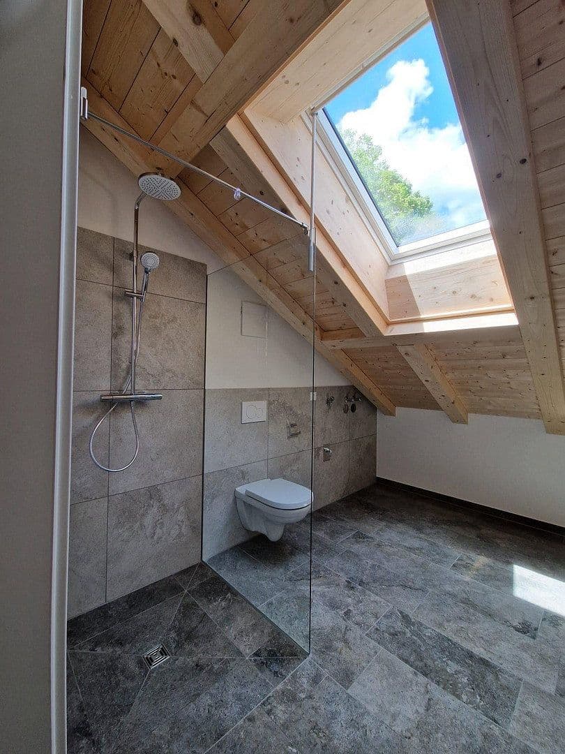 Prenájom bytu 4-izbový 140 m², Otto-Geist-Straße 17, Eiselfing, Bavorsko Prenájom bytu 4-izbový 140 m², Otto-Geist-Straße 17, Eiselfing, Bavorsko