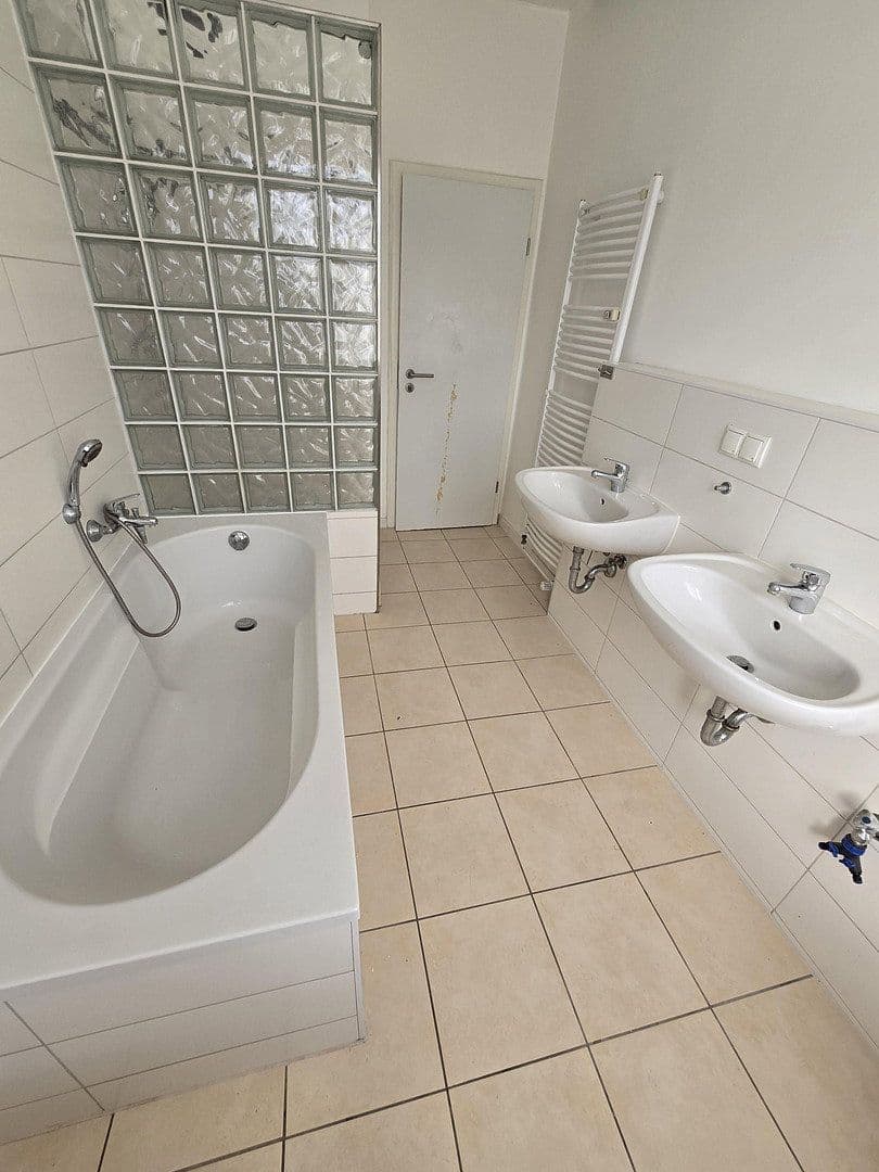 Prenájom bytu 4-izbový 114 m², Gerhart-Hauptmann Straße 43/45, Teltow, Brandenbursko Prenájom bytu 4-izbový 114 m², Gerhart-Hauptmann Straße 43/45, Teltow, Brandenbursko